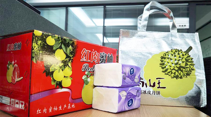 迎中秋 送關(guān)懷！金環(huán)電器給員工們派發(fā)中秋禮包