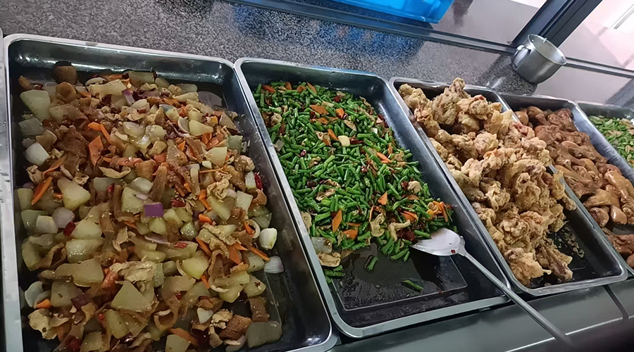 盛夏的來臨，金環(huán)電器關(guān)懷工人飲食